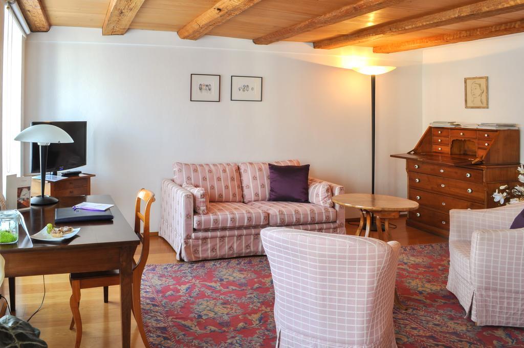 Hotel Restaurant Au Sauvage Fribourg Quarto foto